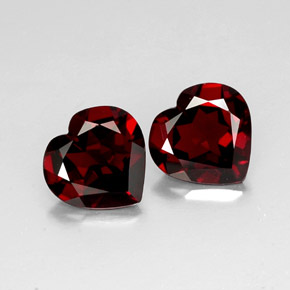 Granato piropo naturale rosso da  ct, a forma di cuore, VVS-VS
