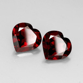 Granato piropo naturale rosso da  ct, a forma di cuore, VVS-VS