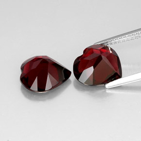 Granato piropo naturale rosso da  ct, a forma di cuore, VVS-VS