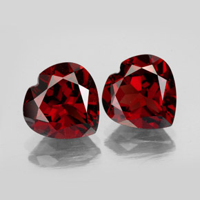 Granato piropo naturale rosso da  ct, a forma di cuore, VVS-VS
