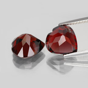 Granato piropo naturale rosso da  ct, a forma di cuore, VVS-VS