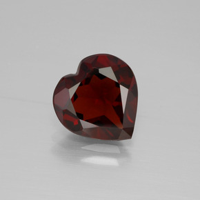 Granato Piropo Rosso naturale da 3.63 ct, A forma di cuore, VVS