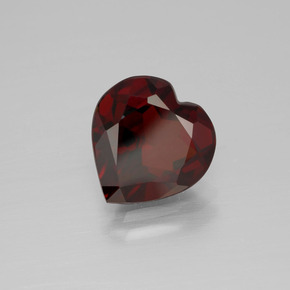Granato Piropo Rosso naturale da 3.63 ct, A forma di cuore, VVS
