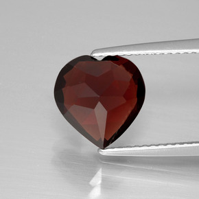 Granato Piropo Rosso naturale da 3.63 ct, A forma di cuore, VVS
