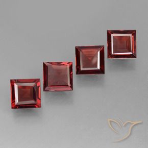 Gemme di Granato Piropo Rosso Sangue Profondo naturale da 2.52 ct, Quadrato, VS