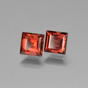 Granato piropo naturale rosso da 1,79 ct, quadrato, VVS