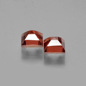 Granato piropo naturale rosso da 1,79 ct, quadrato, VVS