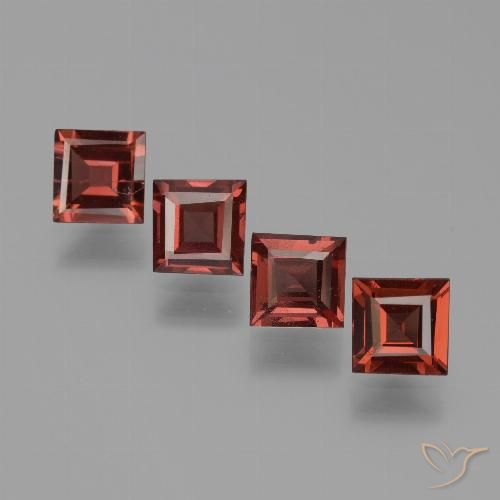 2.48ctw Naturale Ribes Rosso Granato Piropo, Quadrato, VS