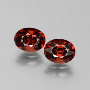 Granato Piropo Rosso naturale da 1.76 ct, Ovale, VVS