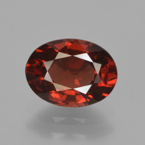Granato Piropo Rosso naturale da 1.66 ct, Taglio ovale, VVS-VS