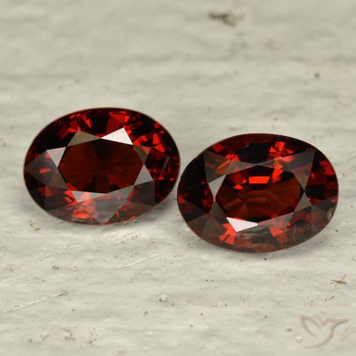 3.39ctw Naturale Rosso Sangue Profondo Granato Piropo, Ovale, VVS-VS