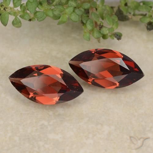 Gemme di Granato Piropo Rosso intenso naturale da 2.21 ct, Taglio marquise, VVS-VS