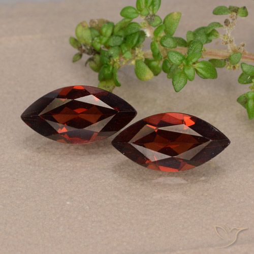 2.41ctw Naturale Rosso Sangue Profondo Granato Piropo, Taglio marquise, VVS-VS