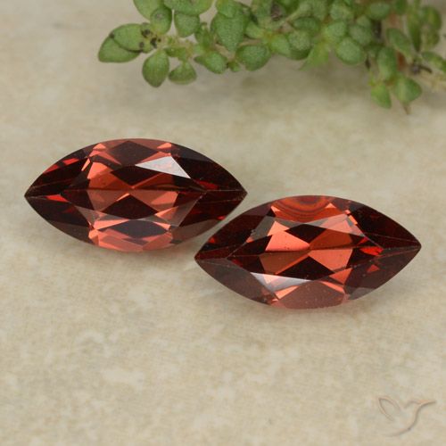 Gemme di Granato Piropo Rosso scuro naturale da 2.41 ct, Taglio marquise, VVS-VS