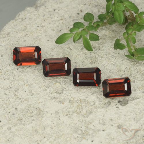 2.24ctw Naturale Rosso scuro Granato Piropo, Taglio smeraldo, VS