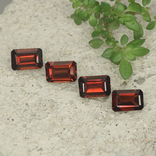 2.65ctw Naturale Rosso scuro Granato Piropo, Taglio smeraldo, VS