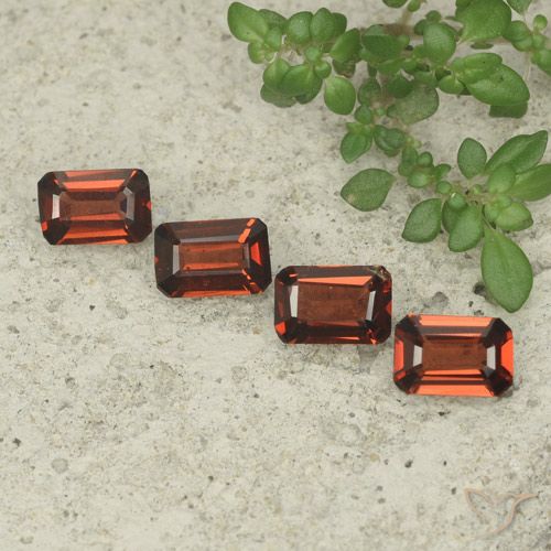 2.06ctw Naturale Rosso medio Granato Piropo, Taglio smeraldo, VS