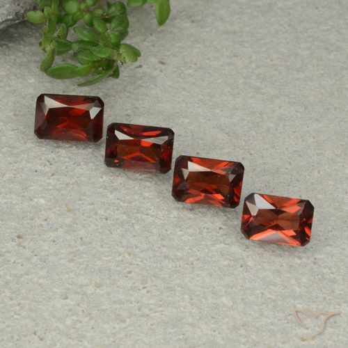 2.88ctw Naturale Rosso scuro Granato Piropo, Taglio smeraldo, VVS-VS