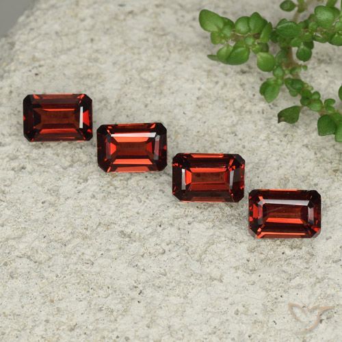 2.97ctw Naturale Rosso scuro Granato Piropo, Taglio smeraldo, VS