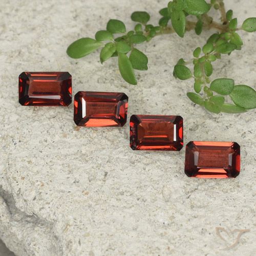 2.03ctw Naturale Rosso scarlatto Granato Piropo, Taglio smeraldo, VS