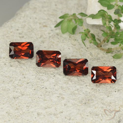 2.64ctw Naturale Rosso medio Granato Piropo, Taglio smeraldo, VVS-VS
