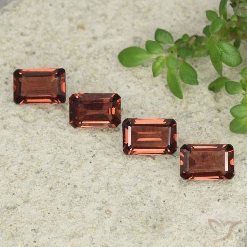 2.65ctw Naturale Rosso scuro Granato Piropo, Taglio smeraldo, VS