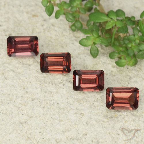 2.61ctw Naturale Rosso bacca intenso Granato Piropo, Taglio smeraldo, VS