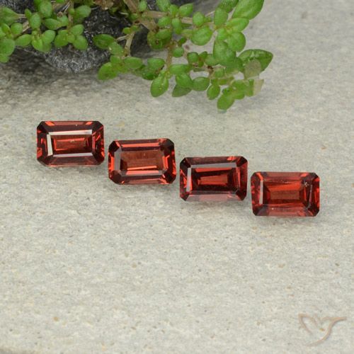 2.45ctw Naturale Rosso scuro Granato Piropo, Taglio smeraldo, VS