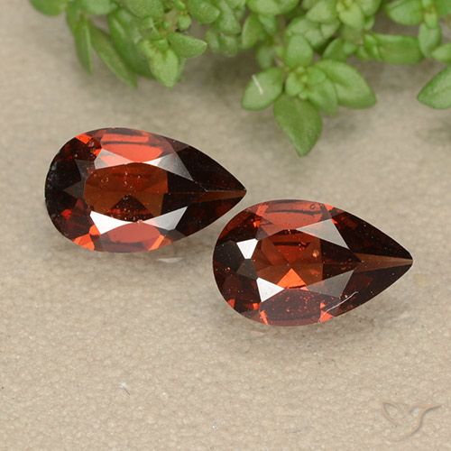1.69ctw Naturale Ribes Rosso Granato Piropo, Forma a pera, VVS-VS
