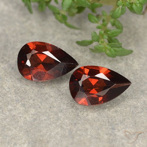 1.90ctw Naturale Rosso scuro Granato Piropo, Forma a pera, VVS-VS, Photo A