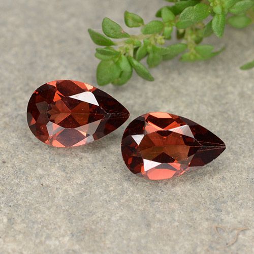 1.75ctw Naturale Rosso scuro Granato Piropo, Forma a pera, VVS-VS