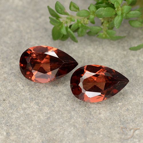 1.74ctw Naturale Sangria rossa Granato Piropo, Forma a pera, VVS-VS
