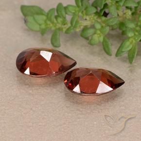 Gemme di Granato Piropo Sangria rossa naturale da 1.79 ct, Forma a pera, VVS-VS