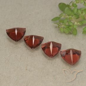 Gemme di Granato Piropo Ribes Rosso naturale da 3.43 ct, Taglio trillion, VVS-VS