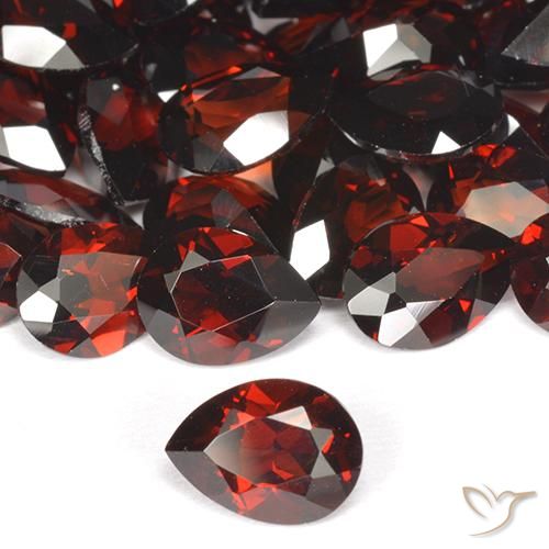 Granato Piropo Rosso scuro naturale da 0.84 ct, Forma a pera, VVS-VS