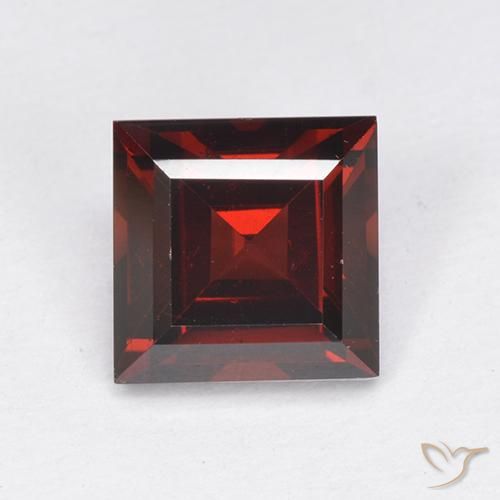 Granato Piropo Rosso Sangue Profondo naturale da 2.29 ct, Quadrato, VVS-VS