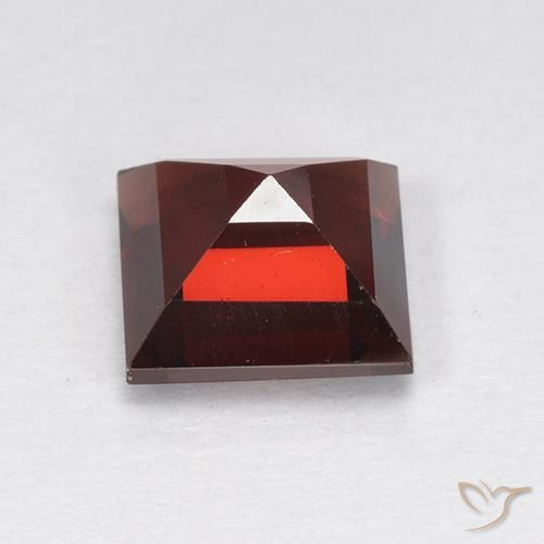 Granato Piropo Rosso Sangue Profondo naturale da 2.29 ct, Quadrato, VVS-VS