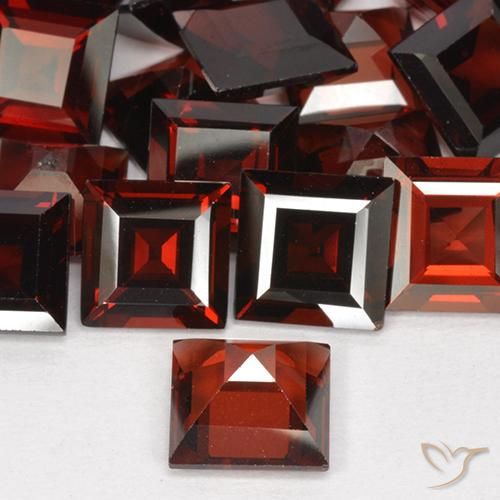 Granato Piropo Rosso Merlot naturale da 2.91 ct, Quadrato, VVS-VS