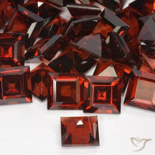 Granato Piropo Rosso scuro naturale da 1.47 ct, Quadrato, VVS-VS