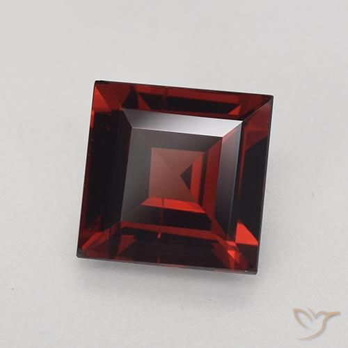 Granato Piropo Rosso Sangue Profondo naturale da 1.98 ct, Quadrato, VVS-VS