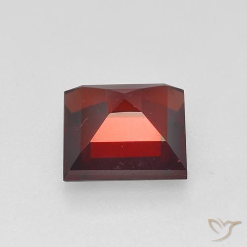 Granato Piropo Rosso Sangue Profondo naturale da 2.10 ct, Quadrato, VVS-VS
