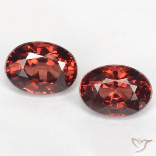 Gemme di Granato Piropo Rosso scarlatto profondo naturale da 2.52 ct, Taglio ovale, VVS-VS