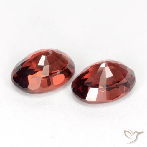 Gemme di Granato Piropo Rosso scarlatto profondo naturale da 2.52 ct, Taglio ovale, VVS-VS