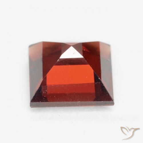 Granato Piropo Rosso Sangue Profondo naturale da 2.06 ct, Quadrato, VVS-VS