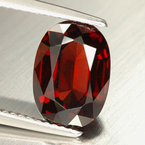 Granato Piropo Rosso naturale da 3.21 ct, Taglio ovale, VVS