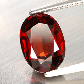 Granato Piropo Rosso naturale da 3.21 ct, Taglio ovale, VVS