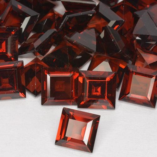 Granato piropo naturale rosso da 1,47 ct, quadrato, VVS-VS