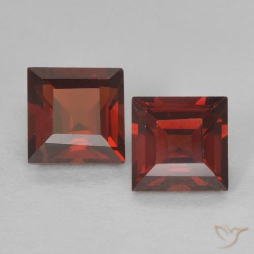 Granato piropo naturale rosso da 0,91 ct, quadrato, VVS-VS