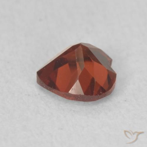 Granato Piropo Rosso scuro naturale da 0.62 ct, Cuore, VVS