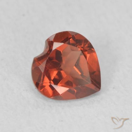 Granato Piropo Rosso scarlatto naturale da 0.57 ct, Cuore, VVS
